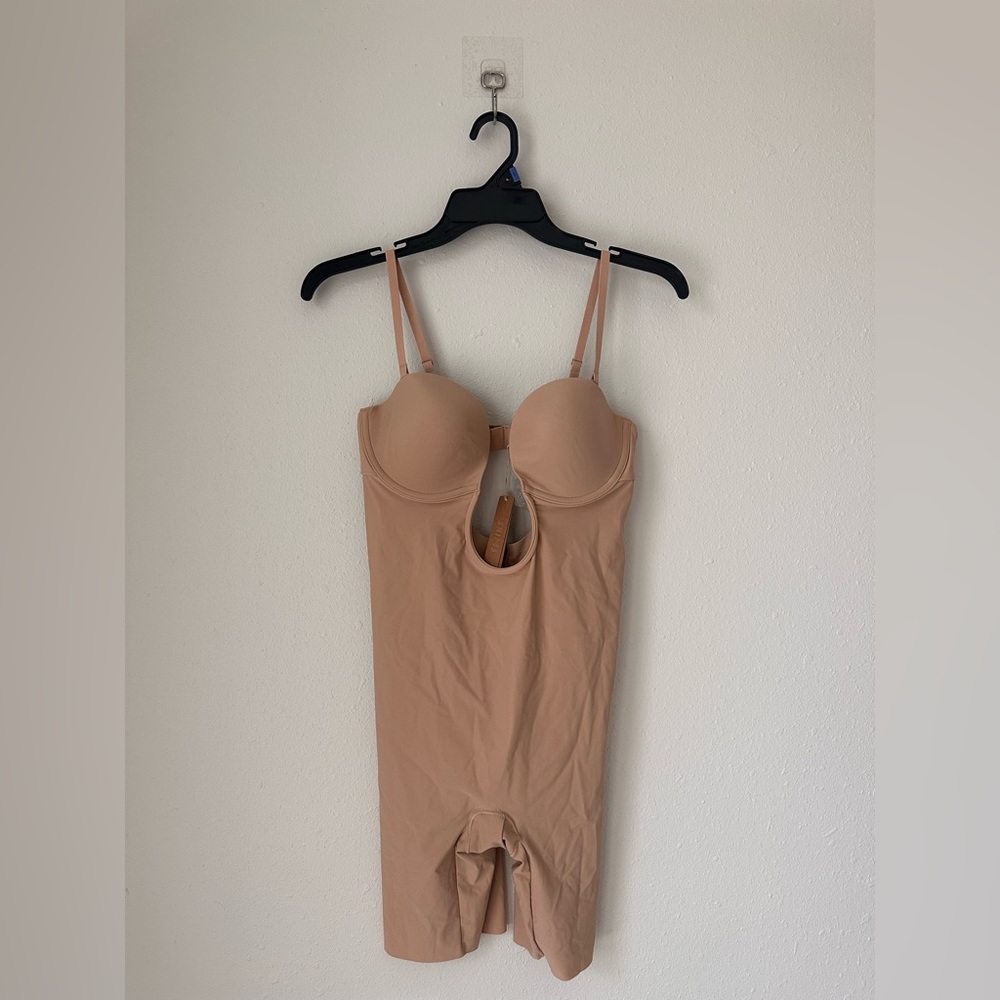 NWT- skims deep plunge shapewear mid thigh bodysuit ⚡️